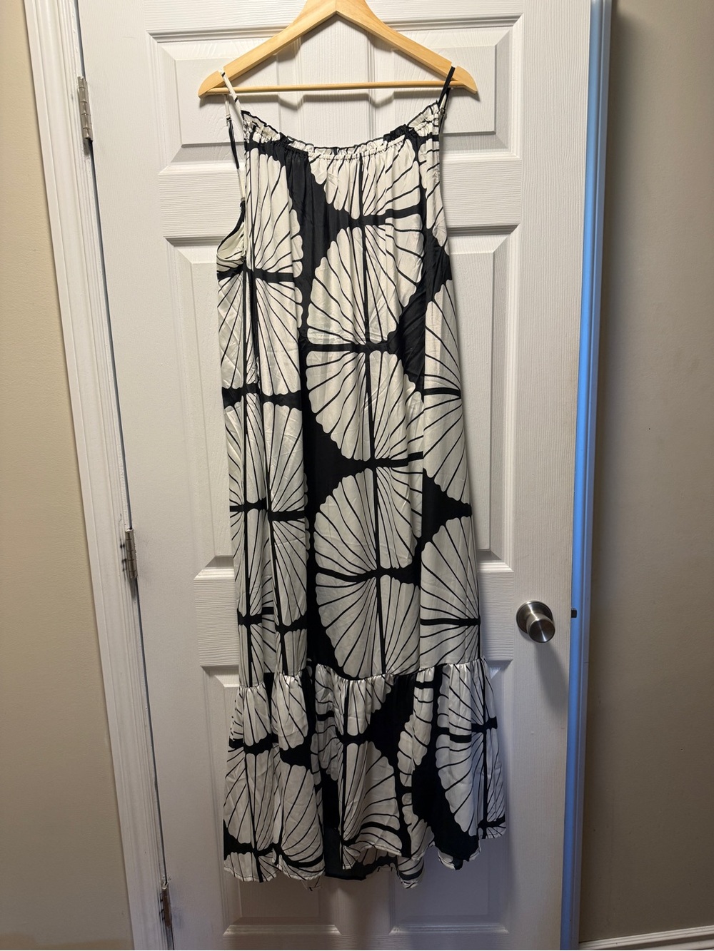 Black & White SilkyFloral-Print Maxi Dress with Ruffle Hem